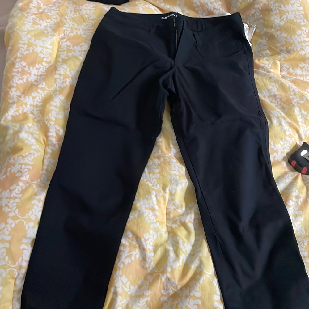Old Navy Pixie crop never worn size 4